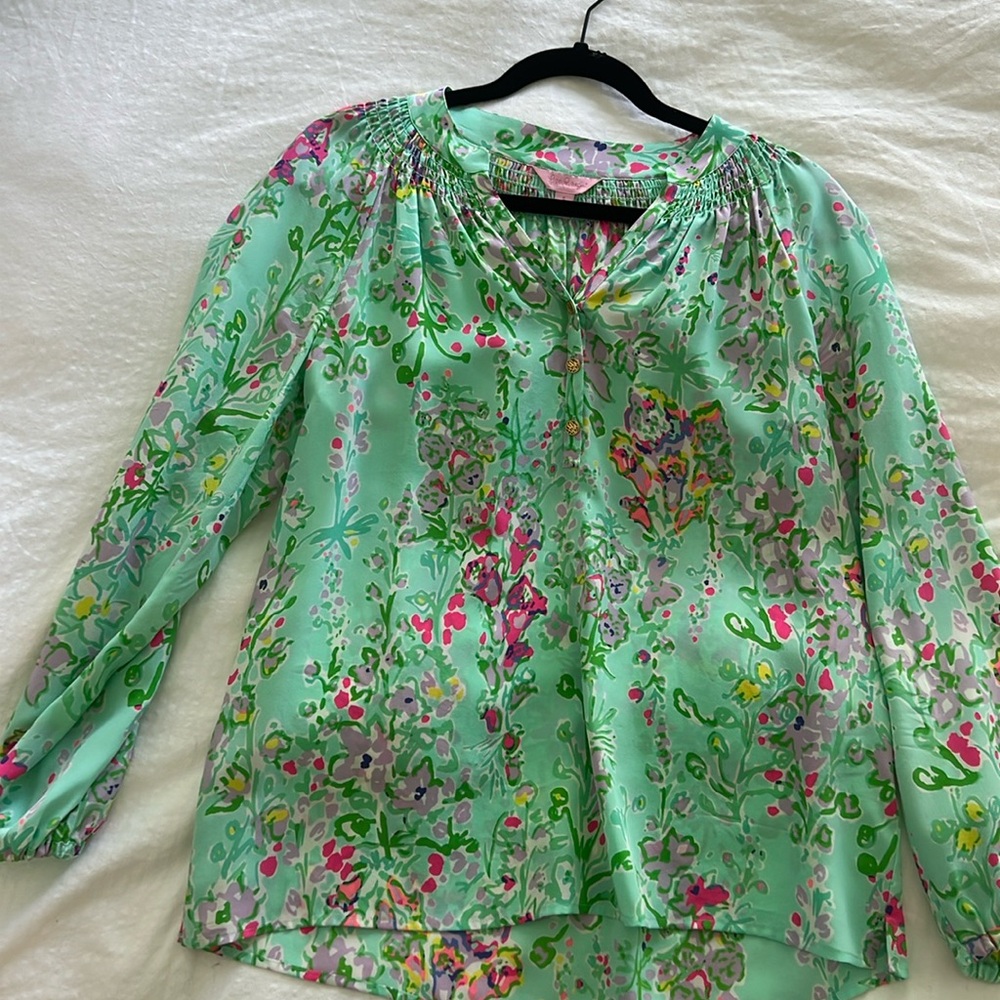 Like new Lilly Pulitzer silk blouse in beautiful print size small
